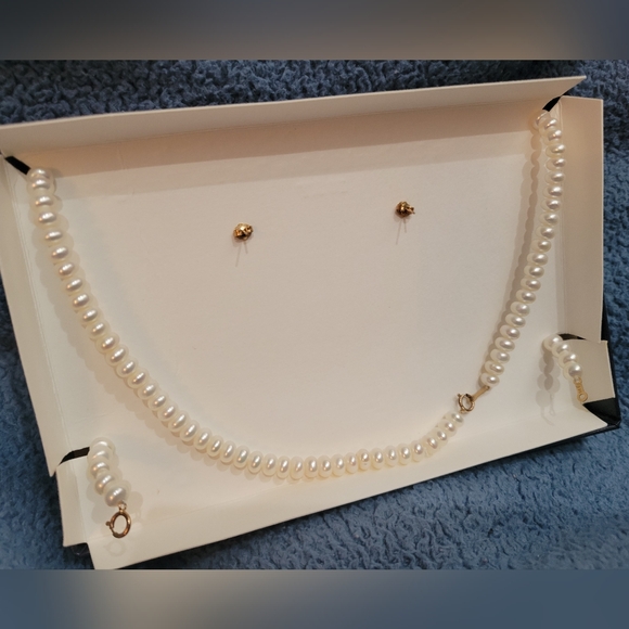 Pearl Jewelry Set - Picture 2 of 4